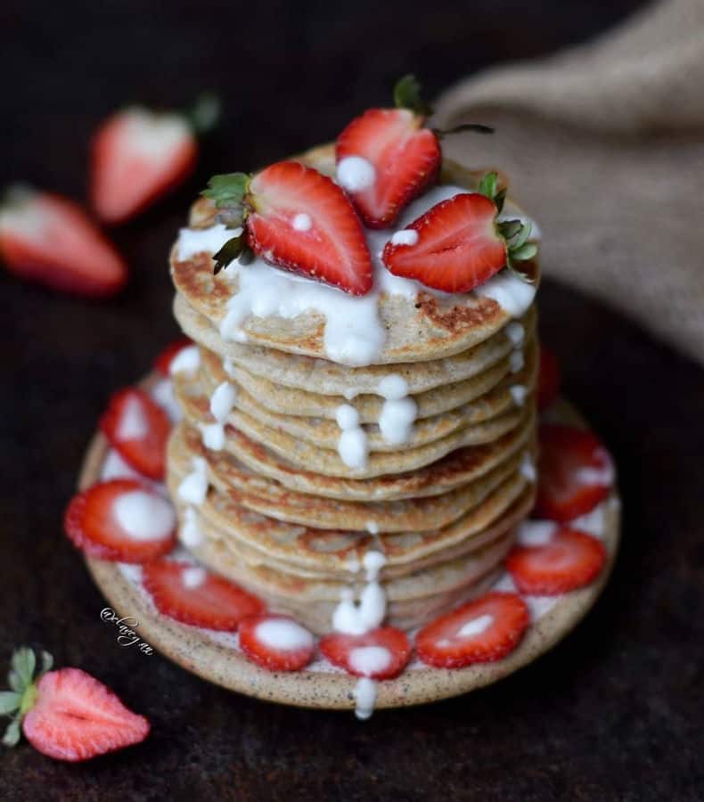 Banana Oat Pancakes (3 Ingredients, Gluten-Free)