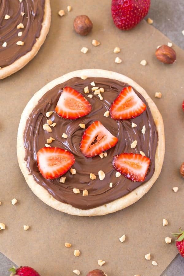 Healthy "Nutella" Breakfast Pizzas (Sugar-Free)