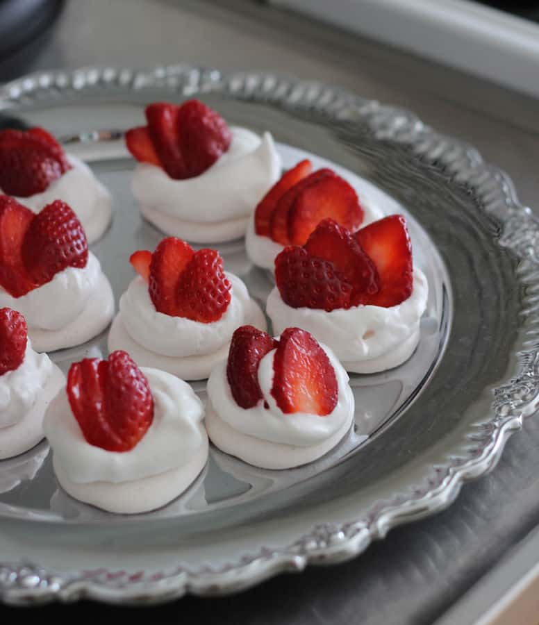Meringues with Strawberries and Cream