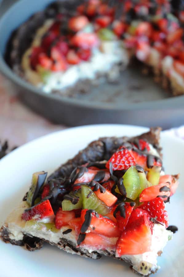 Raw Dessert Pizza with Berries and Kiwi