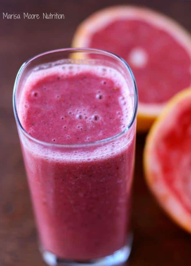 Grapefruit Smoothie with Berries and Mint