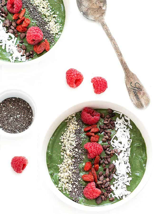 Green Spirulina Smoothie Bowl