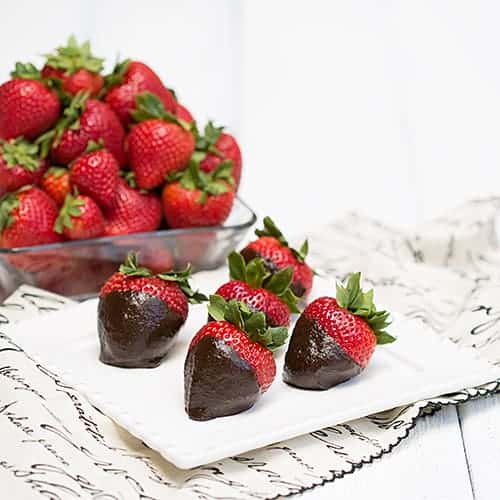 Strawberries with Chocolate Superfood Dip