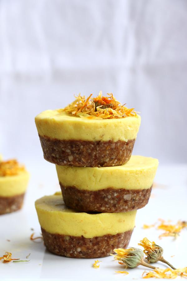 Mango and Turmeric Raw Cupcakes (Gluten-Free)