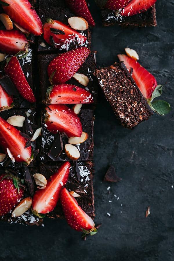 No-Bake Strawberry Brownies