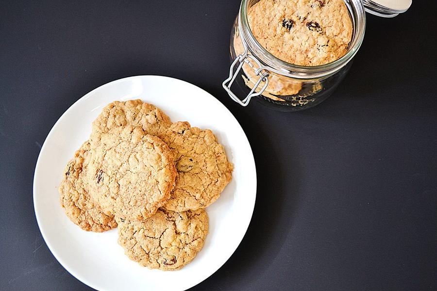 Chewy Oatmeal and Raisin Cookies (Gluten-Free)