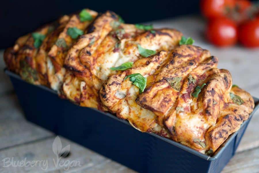 Hearty Pizza Pull-Apart Bread