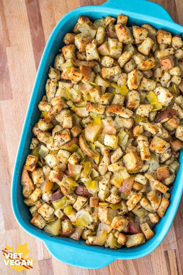 Easy Stuffing with Leek and Apples