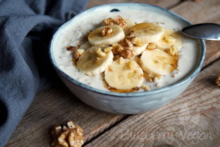 Overnight Yoghurt Oats With Banana and Maple Syrup