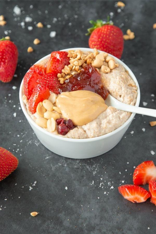 Strawberry Cheesecake Overnight Oats