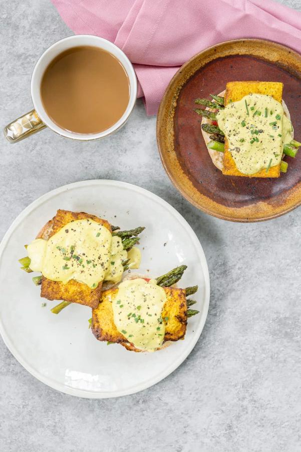 Vegan Eggs Benedict with Asparagus